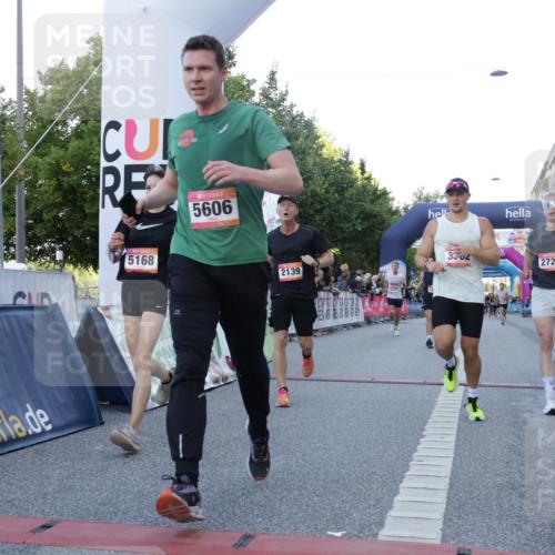 06.09.2026 - CURREX Alsterlauf Yannick Fuchs http://msf.ph/oto/10135582 06.09.2026 09:44:07 Ziel 2139, 2250, 2723, 3702, 3905, 3994, 4157, 4277, 4893, 5114, 5168, 5402, 5606, 6060, 6102, 8328 meine-sportfotos.de