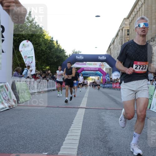 06.09.2026 - CURREX Alsterlauf Yannick Fuchs http://msf.ph/oto/10135600 06.09.2026 09:44:09 Ziel 2139, 2250, 2723, 3010, 3702, 3994, 4157, 4277, 4893, 5114, 5168, 5402, 5606, 6060, 8127, 8328 meine-sportfotos.de