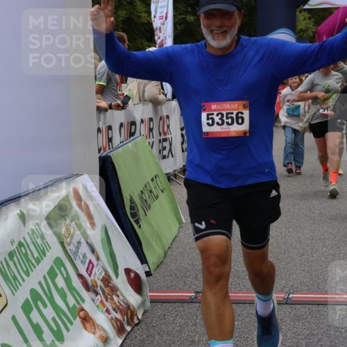 06.09.2026 - CURREX Alsterlauf Strokosch-Dieckow http://msf.ph/oto/10135621 06.09.2026 10:10:38 Ziel 2509, 2670, 2674, 3077, 3127, 3278, 3426, 3649, 3930, 4066, 4167, 4959, 5356, 6220, 6351 meine-sportfotos.de