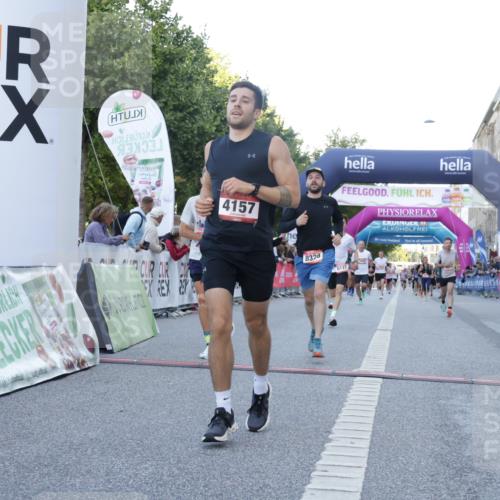 06.09.2026 - CURREX Alsterlauf Yannick Fuchs http://msf.ph/oto/10135625 06.09.2026 09:44:10 Ziel 2139, 2250, 2723, 3010, 3702, 3994, 4157, 4277, 4893, 5114, 5168, 5402, 5530, 5606, 6060, 8127, 8328 meine-sportfotos.de