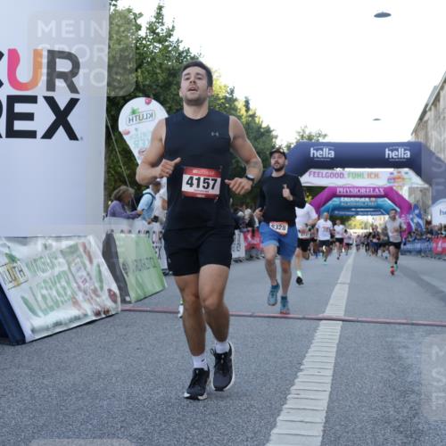 06.09.2026 - CURREX Alsterlauf Yannick Fuchs http://msf.ph/oto/10135633 06.09.2026 09:44:10 Ziel 2139, 2250, 2723, 3010, 3702, 3994, 4157, 4277, 4893, 5114, 5168, 5402, 5530, 5606, 6060, 8127, 8328 meine-sportfotos.de