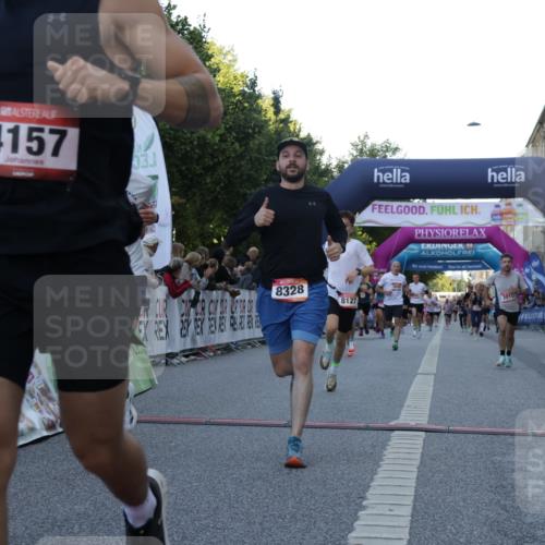 06.09.2026 - CURREX Alsterlauf Yannick Fuchs http://msf.ph/oto/10135636 06.09.2026 09:44:11 Ziel 2139, 2250, 2699, 2723, 3010, 3702, 3994, 4157, 4277, 4893, 5114, 5168, 5402, 5530, 5606, 8127, 8328 meine-sportfotos.de