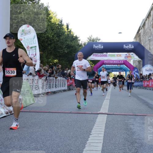 06.09.2026 - CURREX Alsterlauf Yannick Fuchs http://msf.ph/oto/10135682 06.09.2026 09:44:15 Ziel 2139, 2250, 2699, 2723, 3010, 3331, 3702, 4157, 4838, 4928, 5114, 5530, 5722, 8127, 8302, 8328 meine-sportfotos.de