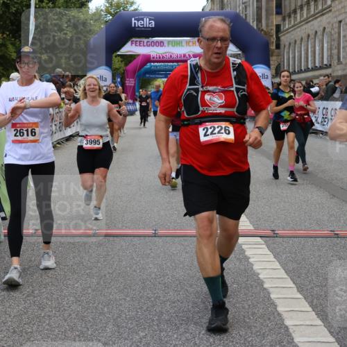 06.09.2026 - CURREX Alsterlauf Strokosch-Dieckow http://msf.ph/oto/10135779 06.09.2026 10:10:56 Ziel 2226, 2312, 2365, 2417, 2427, 2552, 2566, 2616, 2732, 2734, 2982, 3348, 3685, 3687, 3840, 3995, 5141, 5142, 5555, 5898, 6088, 6434 meine-sportfotos.de