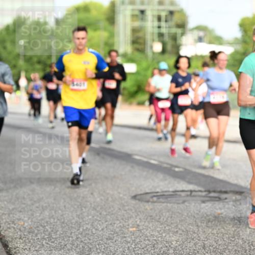 06.09.2026 - CURREX Alsterlauf Dr. Thomas Lammeyer http://msf.ph/oto/10135854 06.09.2026 10:00:36 Laufen 5071 meine-sportfotos.de