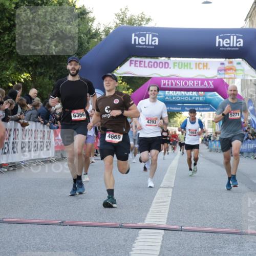 06.09.2026 - CURREX Alsterlauf Yannick Fuchs http://msf.ph/oto/10135884 06.09.2026 09:44:29 Ziel 2894, 3355, 3545, 3717, 4187, 4203, 4669, 4862, 5271, 5443, 5477, 5626, 5710, 5864, 5974, 6047, 6366, 8097 meine-sportfotos.de