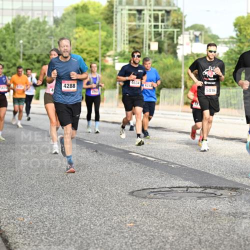 06.09.2026 - CURREX Alsterlauf Dr. Thomas Lammeyer http://msf.ph/oto/10135887 06.09.2026 10:00:40 Laufen 8079, 4634, 4288, 6282, 5674, 4, 4764, 571, 5816, 2581 meine-sportfotos.de