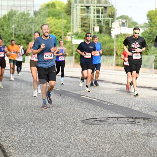 06.09.2026 - CURREX Alsterlauf Dr. Thomas Lammeyer http://msf.ph/oto/10135888 06.09.2026 10:00:40 Laufen 8079, 5674, 4288, 4634, 5816, 40, 2581 meine-sportfotos.de