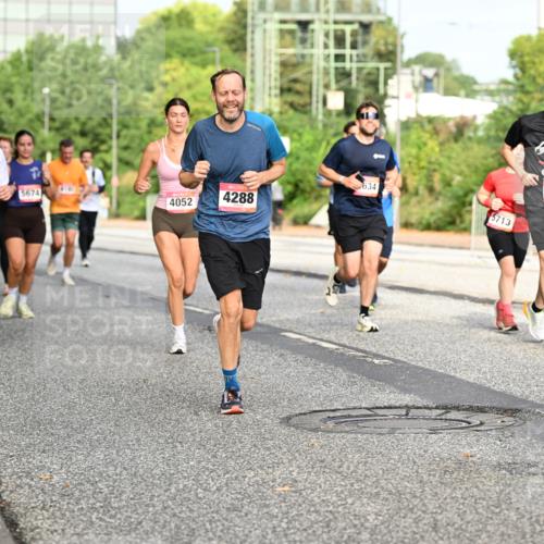 06.09.2026 - CURREX Alsterlauf Dr. Thomas Lammeyer http://msf.ph/oto/10135897 06.09.2026 10:00:40 Laufen 8079, 634, 5674, 4052, 4288, 5713, 5816, 4413 meine-sportfotos.de