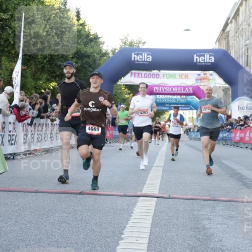 06.09.2026 - CURREX Alsterlauf Yannick Fuchs http://msf.ph/oto/10135903 06.09.2026 09:44:29 Ziel 2894, 3355, 3545, 3717, 4187, 4203, 4669, 4862, 5271, 5443, 5477, 5626, 5710, 5864, 5974, 6047, 6366, 8097 meine-sportfotos.de