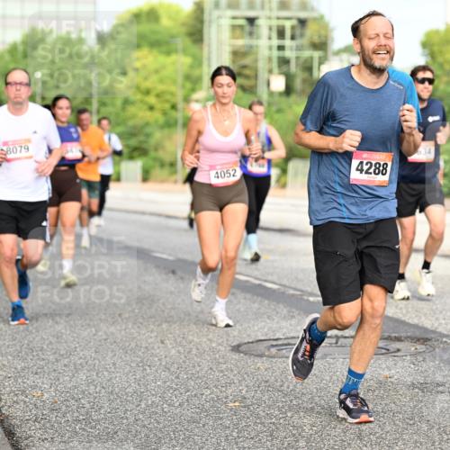 06.09.2026 - CURREX Alsterlauf Dr. Thomas Lammeyer http://msf.ph/oto/10135914 06.09.2026 10:00:42 Laufen 8079, 4052, 4288, 634, 5713 meine-sportfotos.de