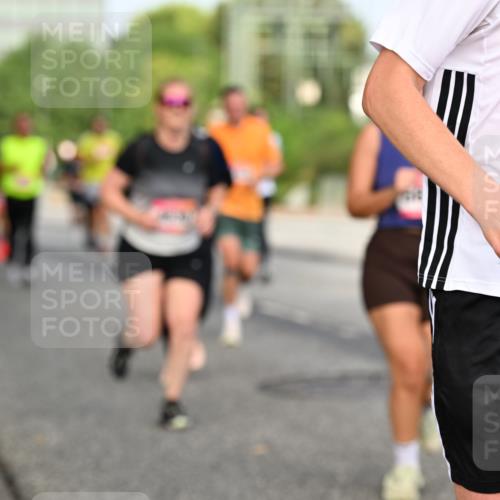 06.09.2026 - CURREX Alsterlauf Dr. Thomas Lammeyer http://msf.ph/oto/10135947 06.09.2026 10:00:45 Laufen 807 meine-sportfotos.de