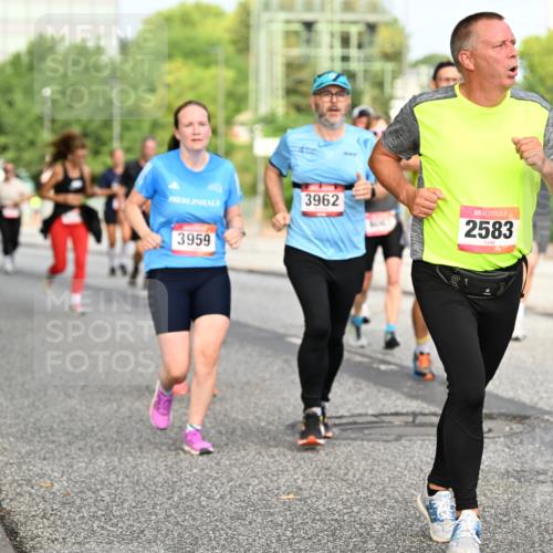 06.09.2026 - CURREX Alsterlauf Dr. Thomas Lammeyer http://msf.ph/oto/10136004 06.09.2026 10:00:50 Laufen 3962, 2583, 3959 meine-sportfotos.de