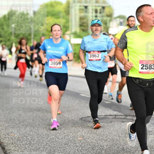 06.09.2026 - CURREX Alsterlauf Dr. Thomas Lammeyer http://msf.ph/oto/10136005 06.09.2026 10:00:50 Laufen 3959, 3962, 2583 meine-sportfotos.de