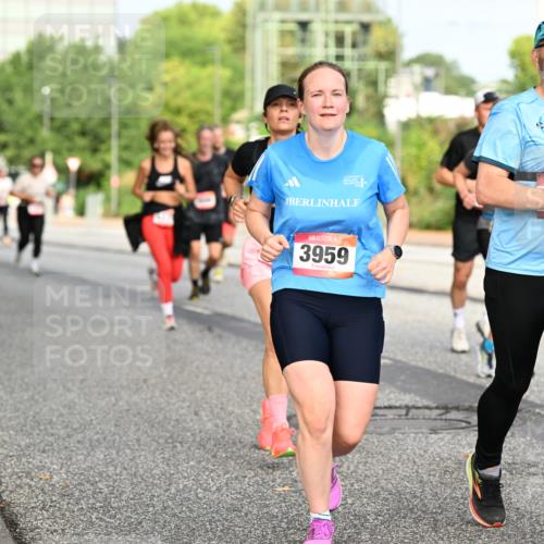 06.09.2026 - CURREX Alsterlauf Dr. Thomas Lammeyer http://msf.ph/oto/10136017 06.09.2026 10:00:51 Laufen 3959, 7001, 3239 meine-sportfotos.de