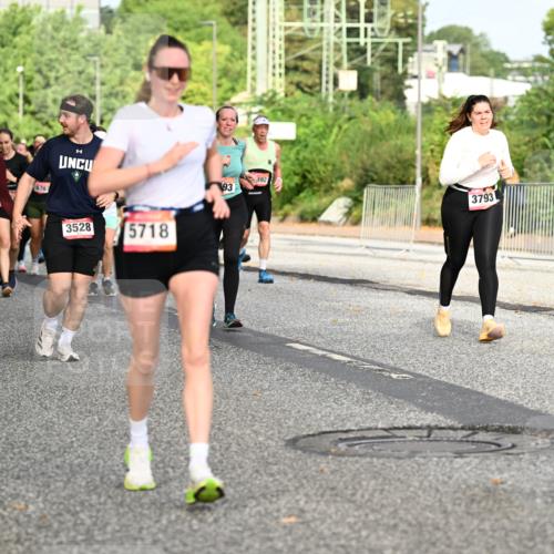 06.09.2026 - CURREX Alsterlauf Dr. Thomas Lammeyer http://msf.ph/oto/10136142 06.09.2026 10:01:04 Laufen 3527, 676, 4516, 3528, 5718, 93, 3793 meine-sportfotos.de