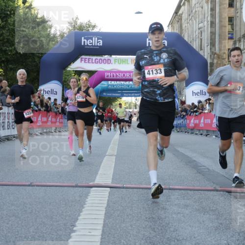 06.09.2026 - CURREX Alsterlauf Yannick Fuchs http://msf.ph/oto/10136153 06.09.2026 09:44:35 Ziel 2894, 3503, 3545, 4133, 4203, 4597, 4669, 5271, 5453, 5529, 5864, 6366, 8097, 8216, 8224 meine-sportfotos.de