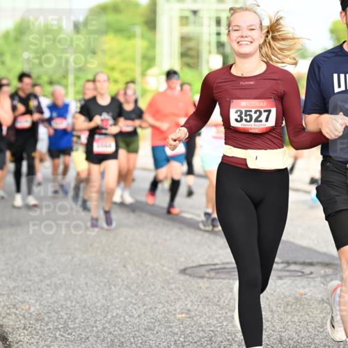 06.09.2026 - CURREX Alsterlauf Dr. Thomas Lammeyer http://msf.ph/oto/10136179 06.09.2026 10:01:07 Laufen 3527, 3528 meine-sportfotos.de