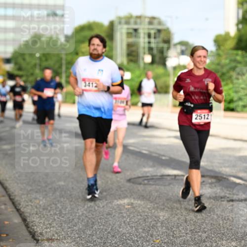 06.09.2026 - CURREX Alsterlauf Dr. Thomas Lammeyer http://msf.ph/oto/10136284 06.09.2026 10:01:17 Laufen 3412, 2512 meine-sportfotos.de