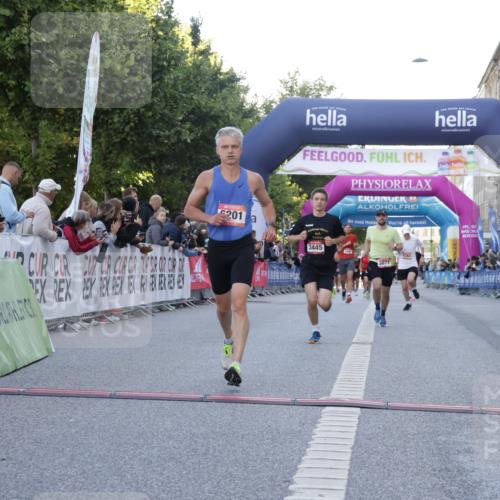 06.09.2026 - CURREX Alsterlauf Yannick Fuchs http://msf.ph/oto/10136313 06.09.2026 09:44:40 Ziel 3226, 3445, 3503, 3545, 3671, 4133, 4597, 5453, 5529, 5864, 6201, 8097, 8216, 8224, 8264 meine-sportfotos.de