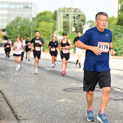 06.09.2026 - CURREX Alsterlauf Dr. Thomas Lammeyer http://msf.ph/oto/10136328 06.09.2026 10:01:21 Laufen 6179 meine-sportfotos.de
