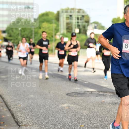 06.09.2026 - CURREX Alsterlauf Dr. Thomas Lammeyer http://msf.ph/oto/10136333 06.09.2026 10:01:21 Laufen 6179 meine-sportfotos.de
