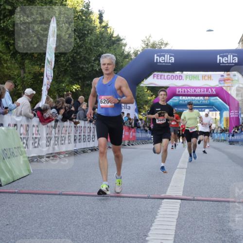 06.09.2026 - CURREX Alsterlauf Yannick Fuchs http://msf.ph/oto/10136339 06.09.2026 09:44:40 Ziel 3226, 3445, 3503, 3545, 3671, 4133, 4597, 5453, 5529, 5864, 6201, 8097, 8216, 8224, 8264 meine-sportfotos.de
