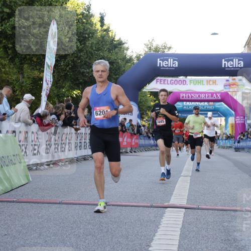 06.09.2026 - CURREX Alsterlauf Yannick Fuchs http://msf.ph/oto/10136350 06.09.2026 09:44:40 Ziel 3226, 3445, 3503, 3545, 3671, 4133, 4597, 5453, 5529, 5864, 6201, 8097, 8216, 8224, 8264 meine-sportfotos.de