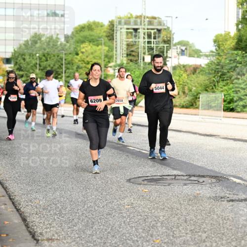 06.09.2026 - CURREX Alsterlauf Dr. Thomas Lammeyer http://msf.ph/oto/10136429 06.09.2026 10:01:30 Laufen 4549, 6209, 2658, 5044 meine-sportfotos.de