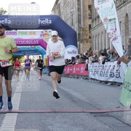 06.09.2026 - CURREX Alsterlauf Yannick Fuchs http://msf.ph/oto/10136452 06.09.2026 09:44:43 Ziel 2442, 3226, 3445, 3503, 3671, 4039, 4133, 5529, 6201, 8216, 8224, 8264 meine-sportfotos.de