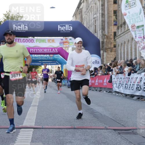 06.09.2026 - CURREX Alsterlauf Yannick Fuchs http://msf.ph/oto/10136461 06.09.2026 09:44:43 Ziel 2442, 3226, 3445, 3503, 3671, 4039, 4133, 5529, 6201, 8216, 8224, 8264 meine-sportfotos.de