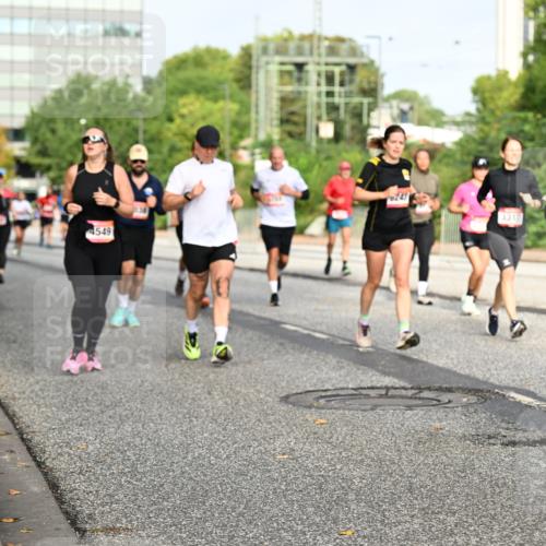 06.09.2026 - CURREX Alsterlauf Dr. Thomas Lammeyer http://msf.ph/oto/10136463 06.09.2026 10:01:33 Laufen 4549, 24, 3317, 2658 meine-sportfotos.de