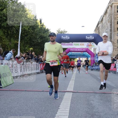 06.09.2026 - CURREX Alsterlauf Yannick Fuchs http://msf.ph/oto/10136467 06.09.2026 09:44:43 Ziel 2442, 3226, 3445, 3503, 3671, 4039, 4133, 5529, 6201, 8216, 8224, 8264 meine-sportfotos.de