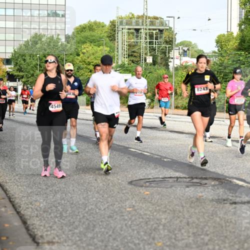 06.09.2026 - CURREX Alsterlauf Dr. Thomas Lammeyer http://msf.ph/oto/10136468 06.09.2026 10:01:34 Laufen 4430, 4549, 3838, 155, 4511, 8243, 2718, 3317 meine-sportfotos.de