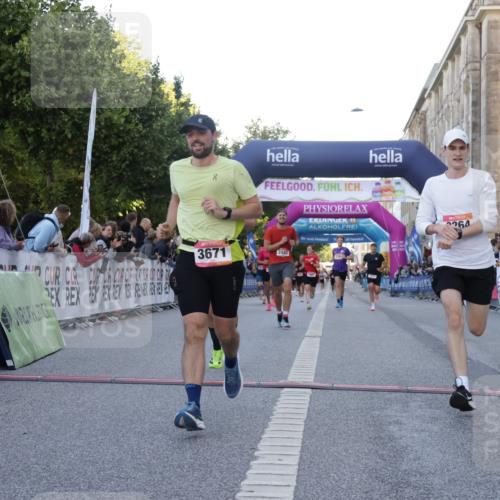 06.09.2026 - CURREX Alsterlauf Yannick Fuchs http://msf.ph/oto/10136476 06.09.2026 09:44:44 Ziel 2442, 3226, 3445, 3503, 3671, 3802, 4039, 5529, 6201, 8216, 8224, 8264 meine-sportfotos.de