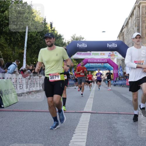 06.09.2026 - CURREX Alsterlauf Yannick Fuchs http://msf.ph/oto/10136483 06.09.2026 09:44:44 Ziel 2442, 3226, 3445, 3503, 3671, 3802, 4039, 5529, 6201, 8216, 8224, 8264 meine-sportfotos.de