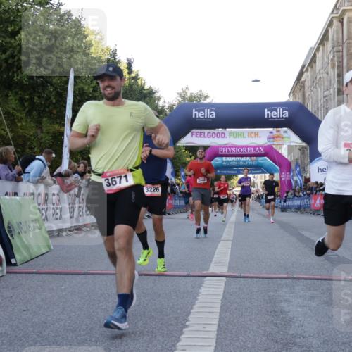 06.09.2026 - CURREX Alsterlauf Yannick Fuchs http://msf.ph/oto/10136496 06.09.2026 09:44:44 Ziel 2442, 3226, 3445, 3503, 3671, 3802, 4039, 5529, 6201, 8216, 8224, 8264 meine-sportfotos.de