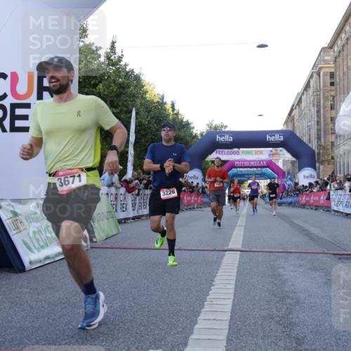 06.09.2026 - CURREX Alsterlauf Yannick Fuchs http://msf.ph/oto/10136509 06.09.2026 09:44:44 Ziel 2442, 3226, 3445, 3503, 3671, 3802, 4039, 5529, 6201, 8216, 8224, 8264 meine-sportfotos.de