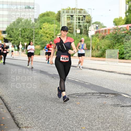 06.09.2026 - CURREX Alsterlauf Dr. Thomas Lammeyer http://msf.ph/oto/10136535 06.09.2026 10:01:40 Laufen 4430, 6110 meine-sportfotos.de