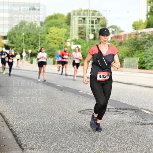 06.09.2026 - CURREX Alsterlauf Dr. Thomas Lammeyer http://msf.ph/oto/10136542 06.09.2026 10:01:41 Laufen 4430 meine-sportfotos.de