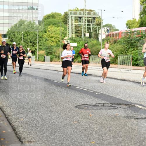 06.09.2026 - CURREX Alsterlauf Dr. Thomas Lammeyer http://msf.ph/oto/10136567 06.09.2026 10:01:43 Laufen 3457, 2625, 4152, 4151, 3737, 135, 2476, 5777 meine-sportfotos.de