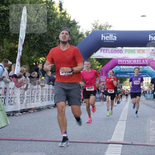 06.09.2026 - CURREX Alsterlauf Yannick Fuchs http://msf.ph/oto/10136569 06.09.2026 09:44:46 Ziel 2442, 2610, 3226, 3445, 3671, 3802, 3803, 4039, 5286, 6201, 8264 meine-sportfotos.de