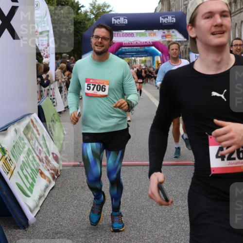 06.09.2026 - CURREX Alsterlauf Strokosch-Dieckow http://msf.ph/oto/10136579 06.09.2026 09:58:46 Ziel 2017, 2034, 2120, 2244, 2711, 2717, 3078, 3691, 4147, 4227, 4256, 4265, 4304, 4356, 4695, 4747, 5205, 5207, 5557, 5706, 5764, 5810, 5964, 6073, 6111 meine-sportfotos.de