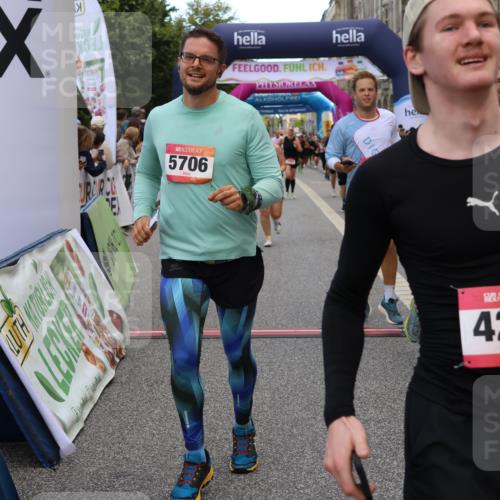 06.09.2026 - CURREX Alsterlauf Strokosch-Dieckow http://msf.ph/oto/10136586 06.09.2026 09:58:46 Ziel 2017, 2034, 2120, 2244, 2711, 2717, 3078, 3691, 4147, 4227, 4256, 4265, 4304, 4356, 4695, 4747, 5205, 5207, 5557, 5706, 5764, 5810, 5964, 6073, 6111 meine-sportfotos.de