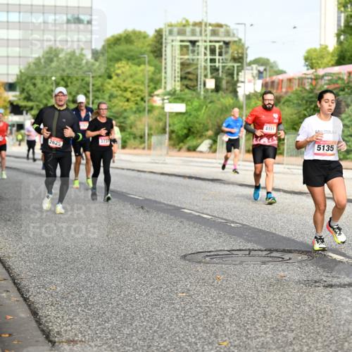 06.09.2026 - CURREX Alsterlauf Dr. Thomas Lammeyer http://msf.ph/oto/10136596 06.09.2026 10:01:45 Laufen 3737, 2625, 4151, 5135, 2476 meine-sportfotos.de