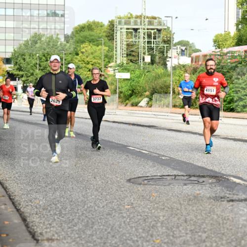 06.09.2026 - CURREX Alsterlauf Dr. Thomas Lammeyer http://msf.ph/oto/10136610 06.09.2026 10:01:46 Laufen 3457, 2625, 2310, 3737, 4151 meine-sportfotos.de