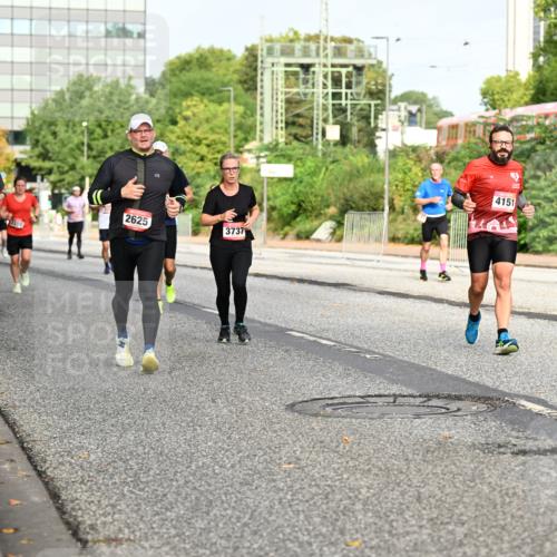 06.09.2026 - CURREX Alsterlauf Dr. Thomas Lammeyer http://msf.ph/oto/10136613 06.09.2026 10:01:47 Laufen 3457, 2625, 3737, 2010, 4151 meine-sportfotos.de