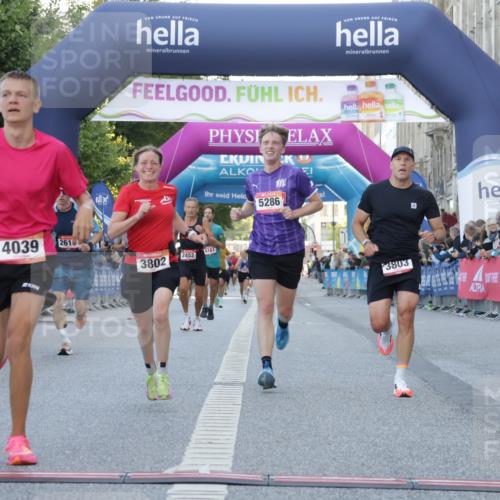 06.09.2026 - CURREX Alsterlauf Yannick Fuchs http://msf.ph/oto/10136615 06.09.2026 09:44:47 Ziel 2442, 2610, 3226, 3445, 3671, 3802, 3803, 4039, 5286, 6201, 8264 meine-sportfotos.de