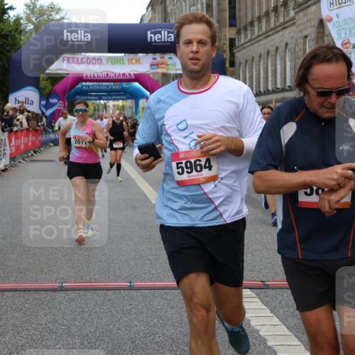 06.09.2026 - CURREX Alsterlauf Strokosch-Dieckow http://msf.ph/oto/10136619 06.09.2026 09:58:47 Ziel 2017, 2034, 2120, 2244, 2711, 2717, 3078, 3691, 4147, 4227, 4256, 4265, 4304, 4356, 4695, 4747, 5205, 5207, 5557, 5706, 5764, 5810, 5964, 6073, 6111 meine-sportfotos.de