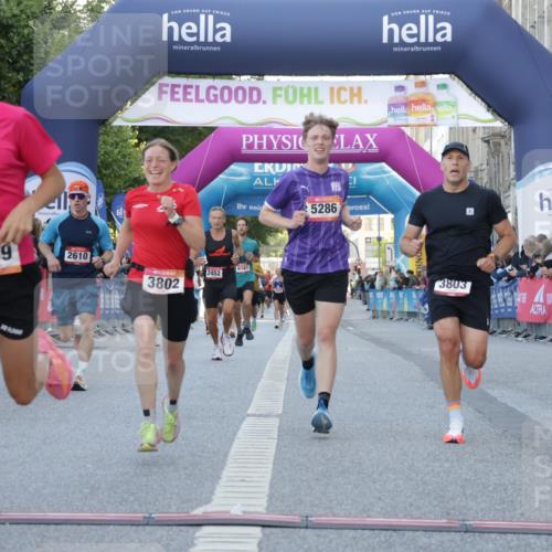 06.09.2026 - CURREX Alsterlauf Yannick Fuchs http://msf.ph/oto/10136625 06.09.2026 09:44:47 Ziel 2442, 2610, 3226, 3445, 3671, 3802, 3803, 4039, 5286, 6201, 8264 meine-sportfotos.de